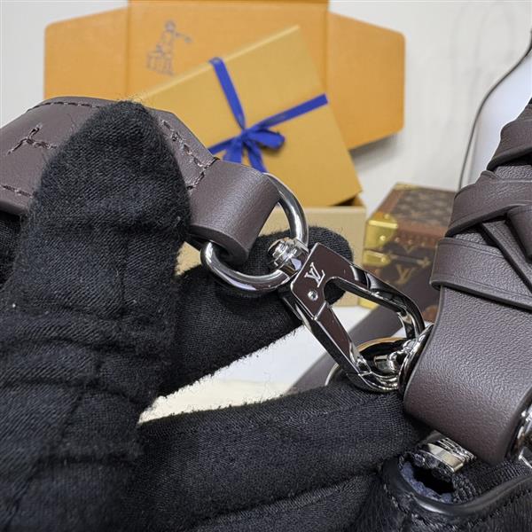 2026124175354436 560